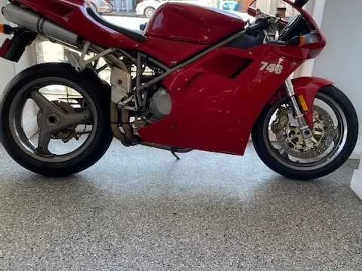 RED, 2001 DUCATI 748 / 748 S Image 2