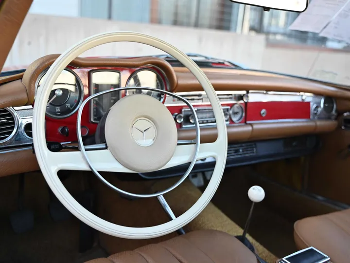 RED, 1968 MERCEDES-BENZ 280SL Image 13