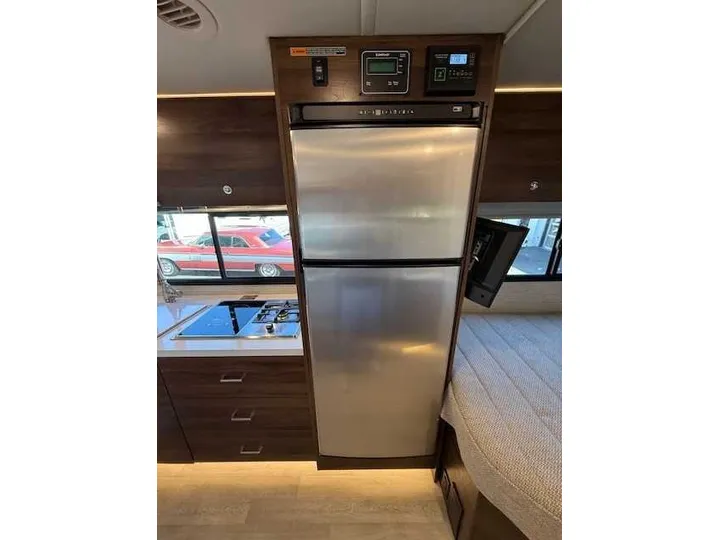 SILVER, 2024 WINNEBAGO NAVION Image 7