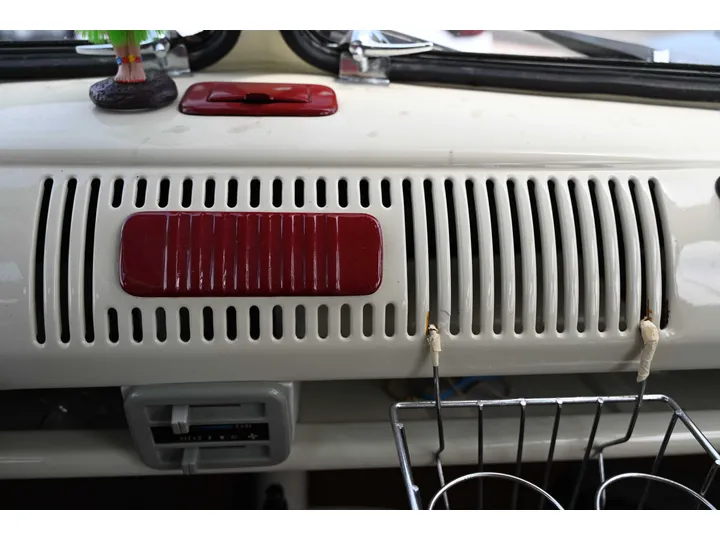 RED/WHITE, 1973 VOLKSWAGEN BUS Image 15