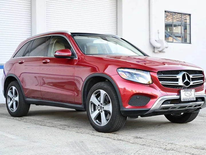 RED, 2019 MERCEDES-BENZ GLC Image 2