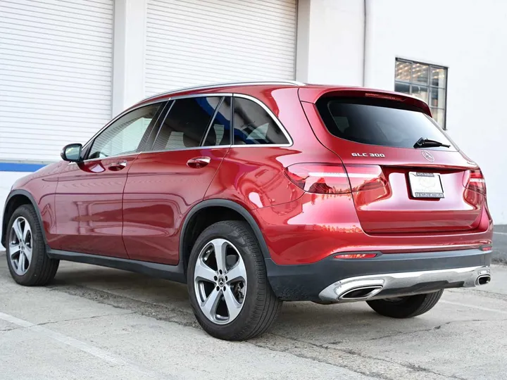 RED, 2019 MERCEDES-BENZ GLC Image 5