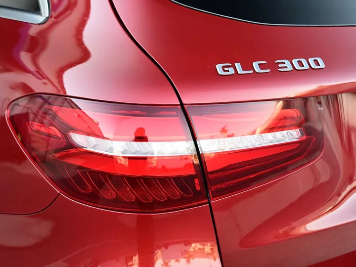 RED, 2019 MERCEDES-BENZ GLC Image 6