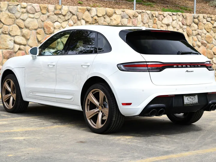 WHITE, 2023 PORSCHE MACAN Image 5