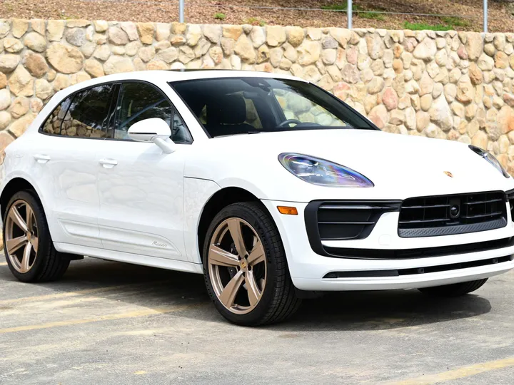 WHITE, 2023 PORSCHE MACAN Image 11