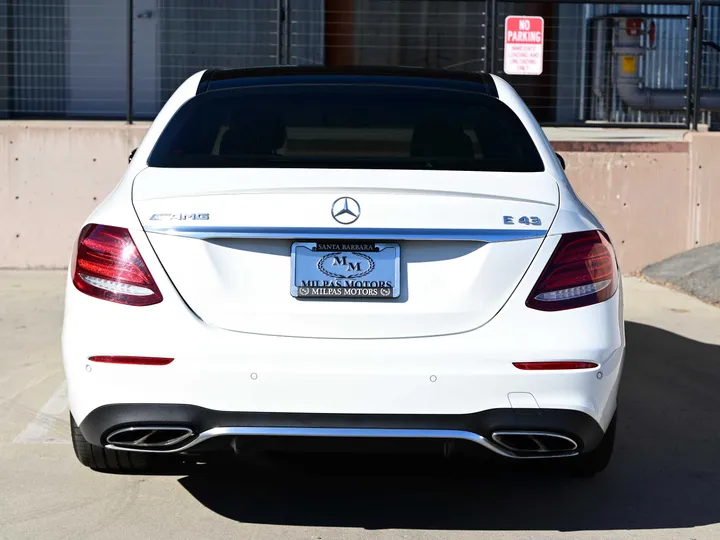 WHITE, 2018 MERCEDES-BENZ MERCEDES-AMG E-CLASS Image 4