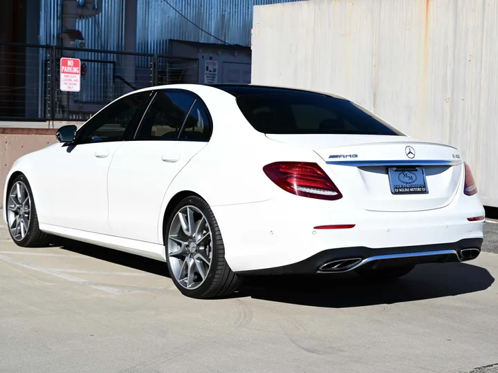 WHITE, 2018 MERCEDES-BENZ MERCEDES-AMG E-CLASS Image 5