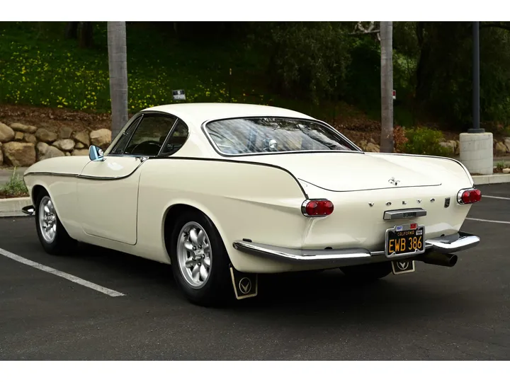 WHITE, 1964 VOLVO P1800S Image 6