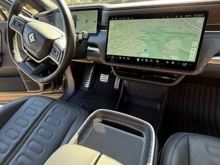 GREY, 2023 RIVIAN R1S Image 14