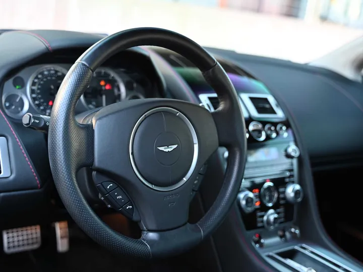 BLACK, 2013 ASTON MARTIN VANTAGE Image 12