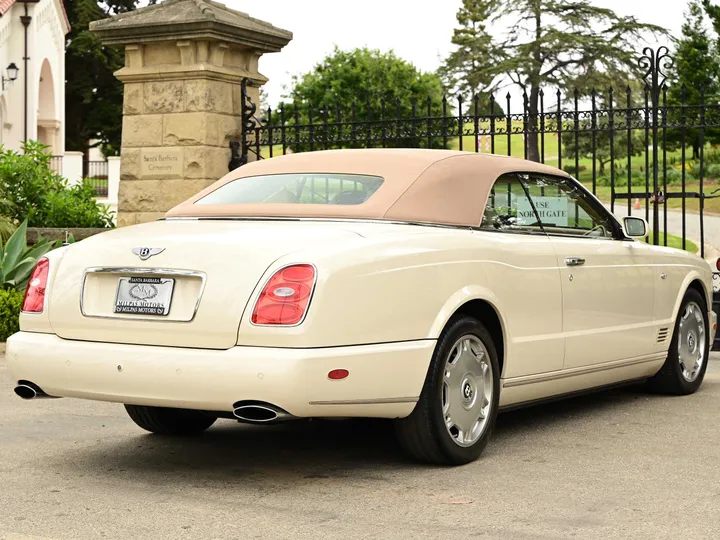 CREAM, 2008 BENTLEY AZURE Image 9