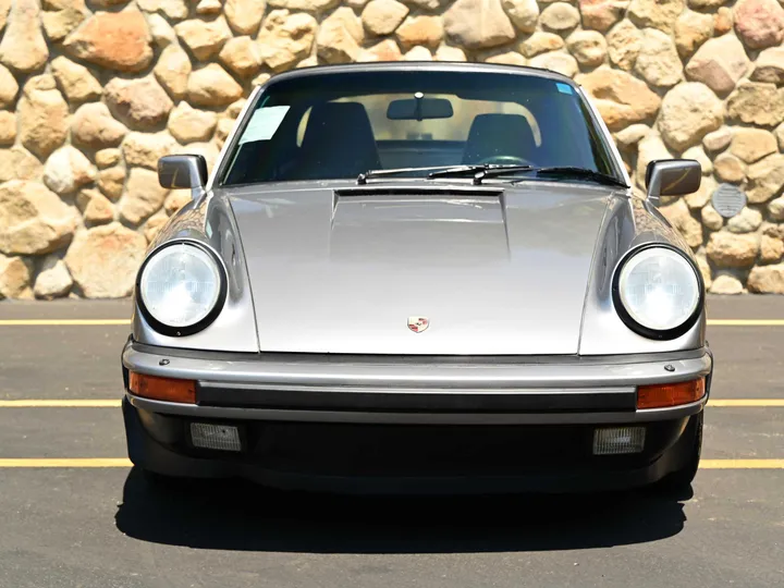 GRAY, 1989 PORSCHE 911 CARRERA Image 2