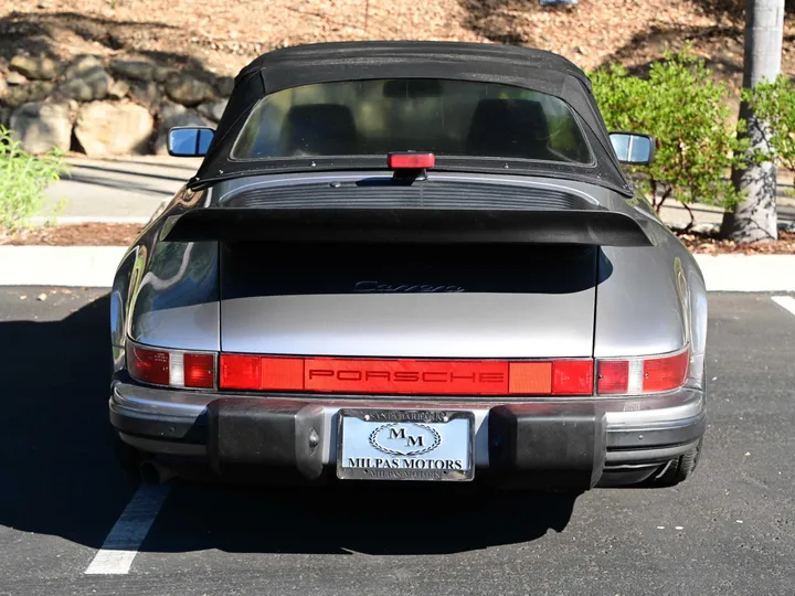 GRAY, 1989 PORSCHE 911 CARRERA Image 18