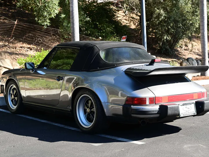 GRAY, 1989 PORSCHE 911 CARRERA Image 20