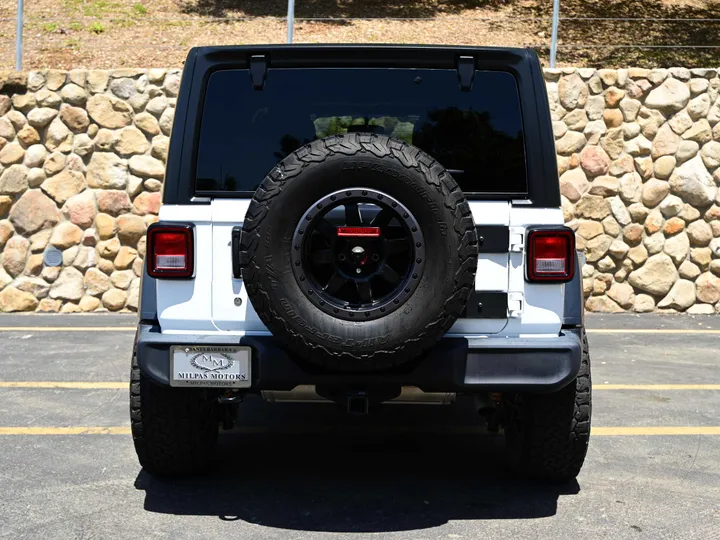 WHITE, 2018 JEEP WRANGLER UNLIMITED Image 4