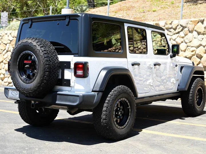 WHITE, 2018 JEEP WRANGLER UNLIMITED Image 6