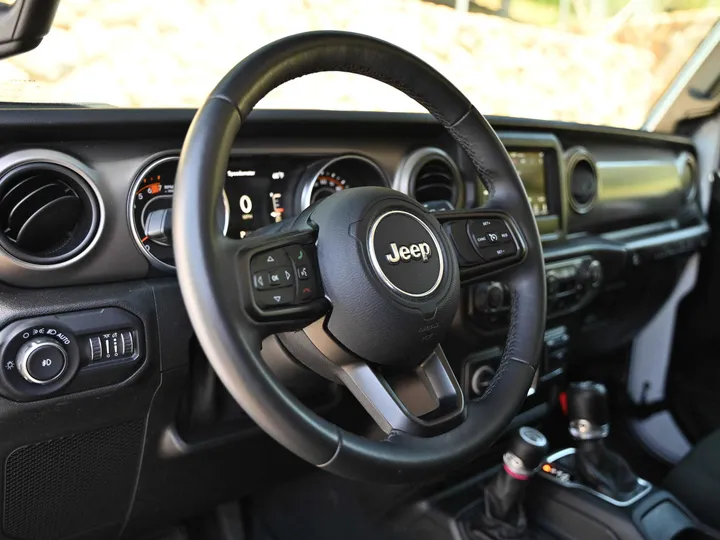 WHITE, 2018 JEEP WRANGLER UNLIMITED Image 13