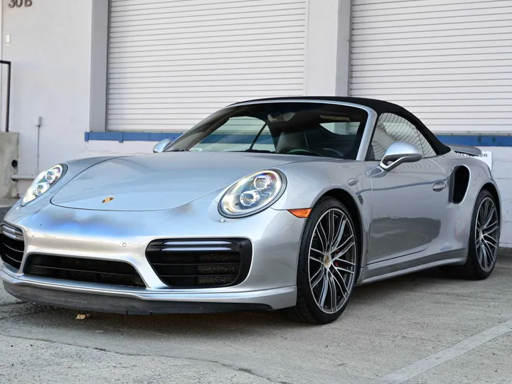 SILVER, 2017 PORSCHE 911 Image 7