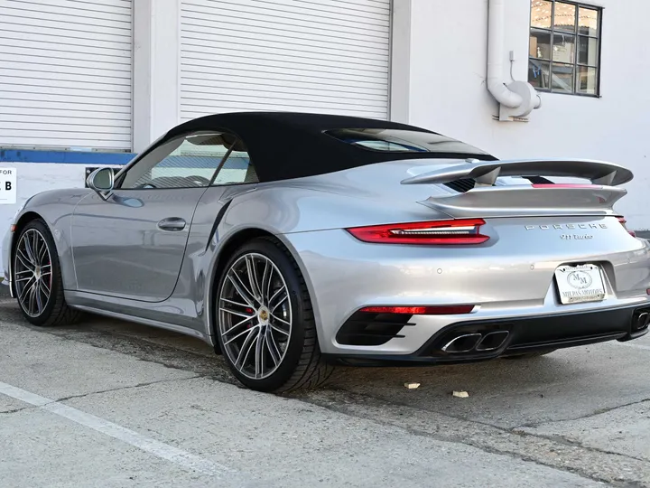 SILVER, 2017 PORSCHE 911 Image 10