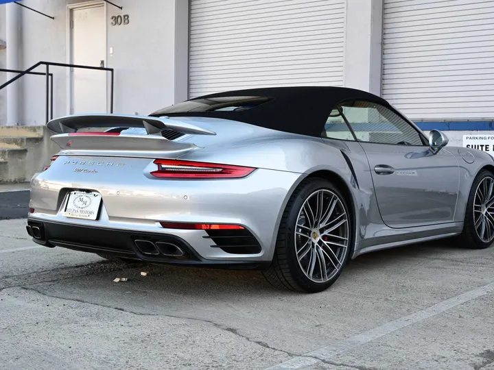 SILVER, 2017 PORSCHE 911 Image 11