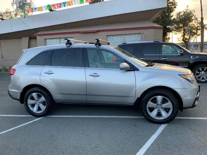 SILVER, 2011 ACURA MDX Image 19