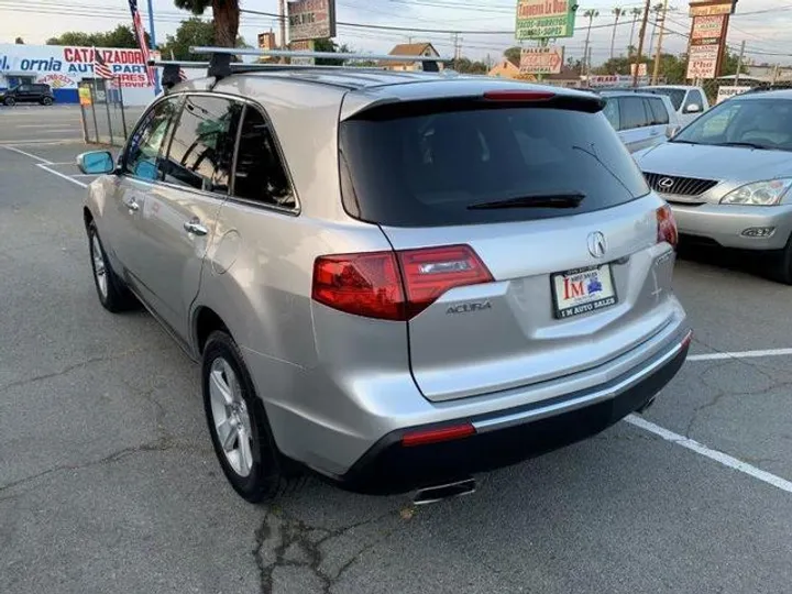 SILVER, 2011 ACURA MDX Image 24