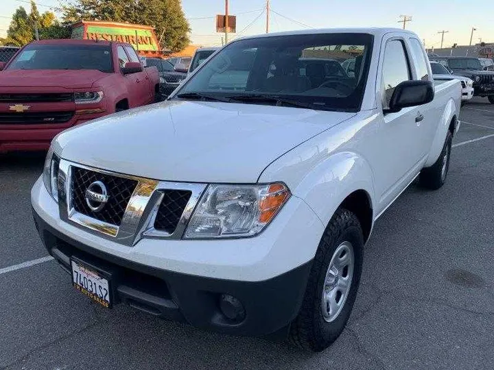 WHITE, 2019 NISSAN FRONTIER KING CAB Image 11