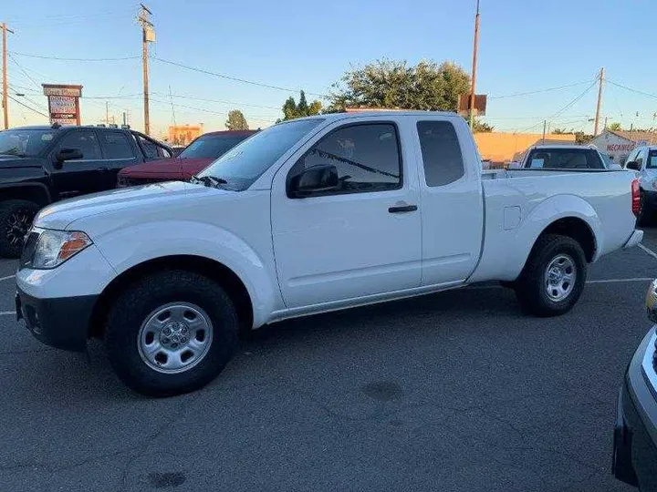 WHITE, 2019 NISSAN FRONTIER KING CAB Image 19