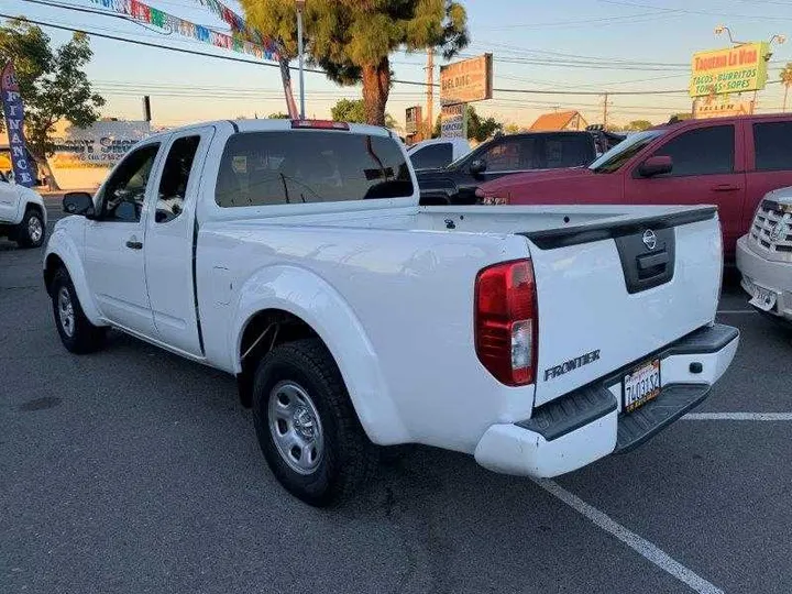 WHITE, 2019 NISSAN FRONTIER KING CAB Image 21