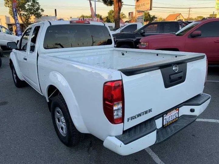 WHITE, 2019 NISSAN FRONTIER KING CAB Image 23