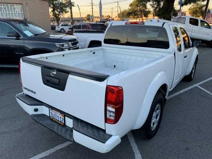 WHITE, 2019 NISSAN FRONTIER KING CAB Image 29