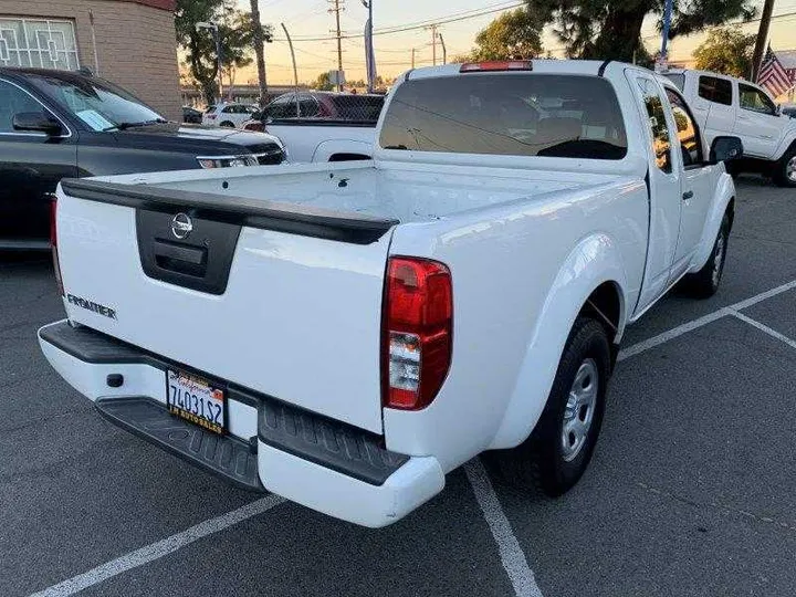 WHITE, 2019 NISSAN FRONTIER KING CAB Image 30