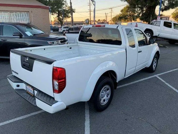 WHITE, 2019 NISSAN FRONTIER KING CAB Image 32