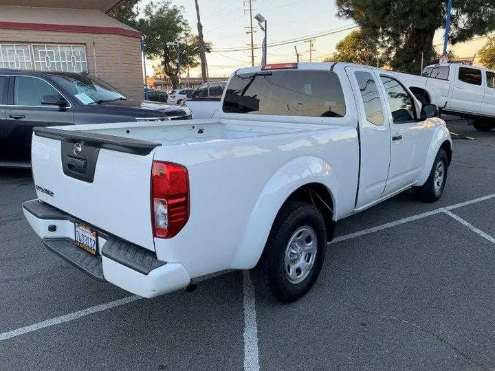 WHITE, 2019 NISSAN FRONTIER KING CAB Image 33