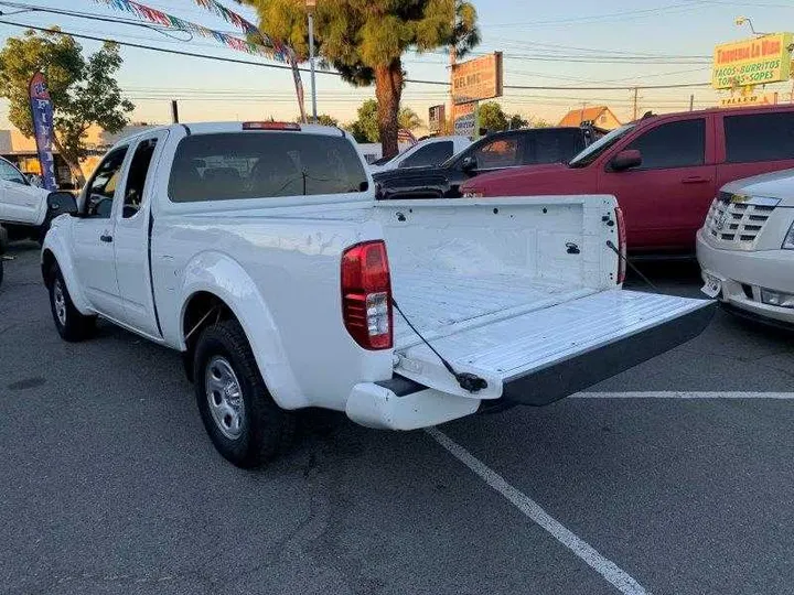 WHITE, 2019 NISSAN FRONTIER KING CAB Image 35