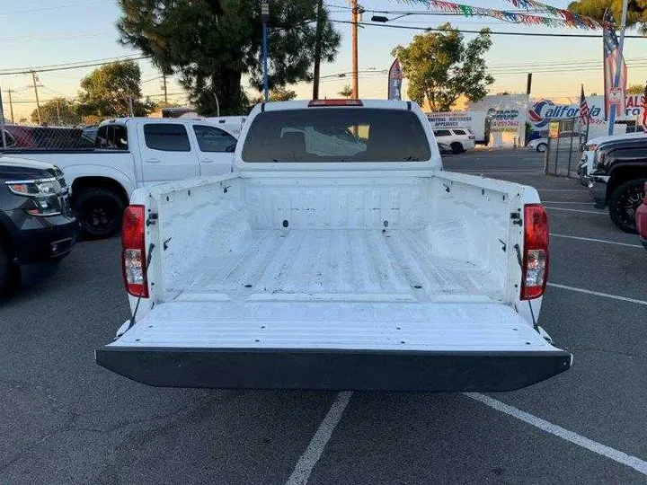 WHITE, 2019 NISSAN FRONTIER KING CAB Image 36