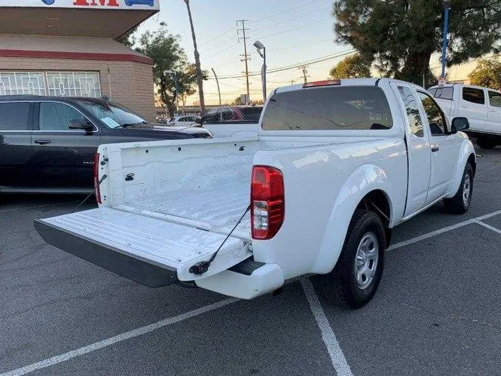 WHITE, 2019 NISSAN FRONTIER KING CAB Image 37