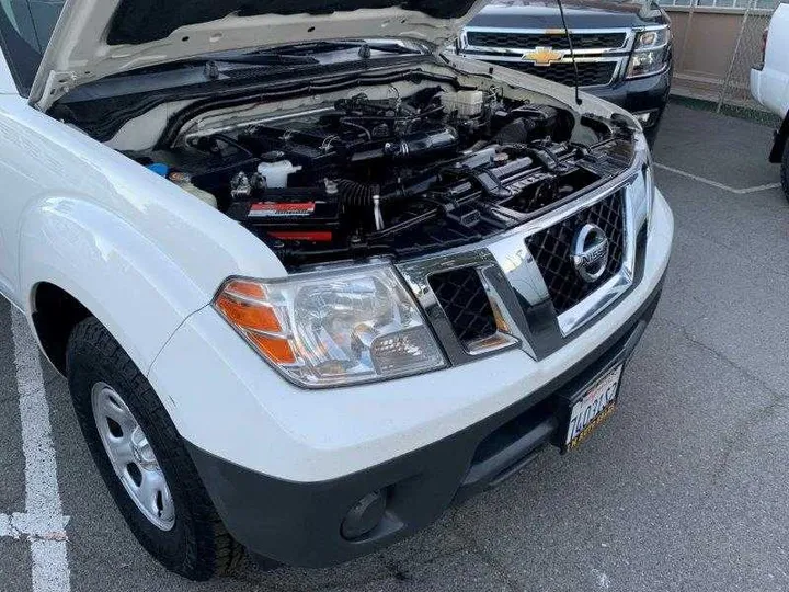 WHITE, 2019 NISSAN FRONTIER KING CAB Image 38