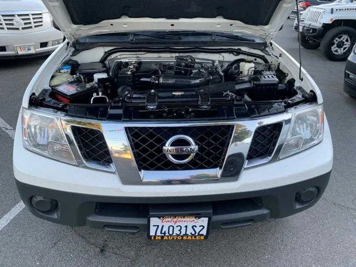 WHITE, 2019 NISSAN FRONTIER KING CAB Image 39