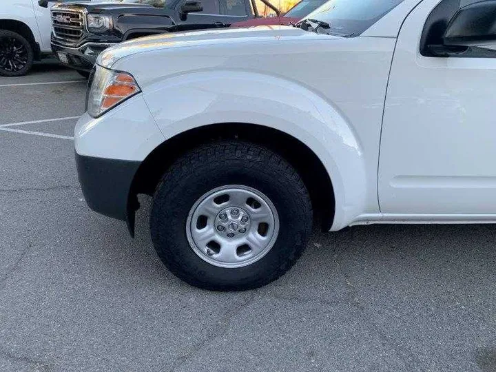 WHITE, 2019 NISSAN FRONTIER KING CAB Image 45