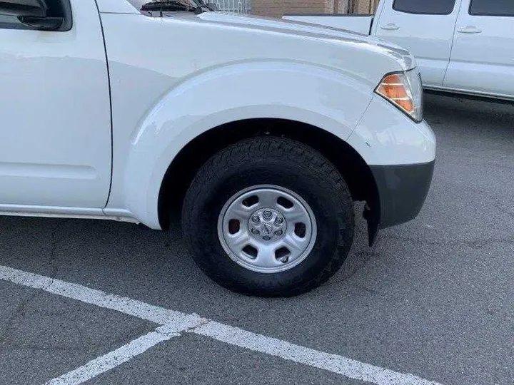 WHITE, 2019 NISSAN FRONTIER KING CAB Image 54