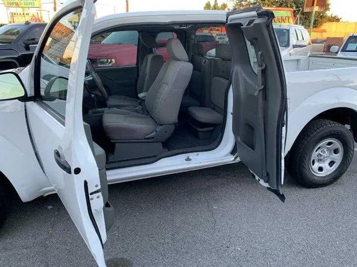 WHITE, 2019 NISSAN FRONTIER KING CAB Image 59