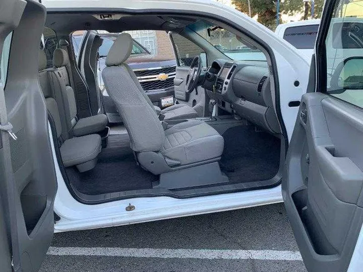 WHITE, 2019 NISSAN FRONTIER KING CAB Image 63
