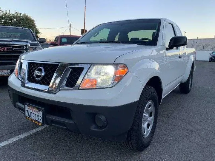 WHITE, 2019 NISSAN FRONTIER KING CAB Image 122