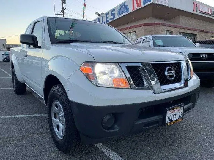 WHITE, 2019 NISSAN FRONTIER KING CAB Image 124