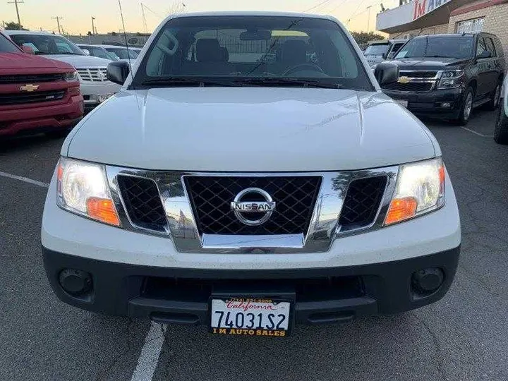 WHITE, 2019 NISSAN FRONTIER KING CAB Image 126