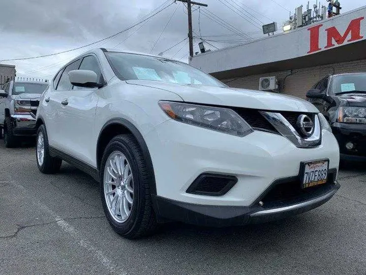 WHITE, 2016 NISSAN ROGUE Image 4