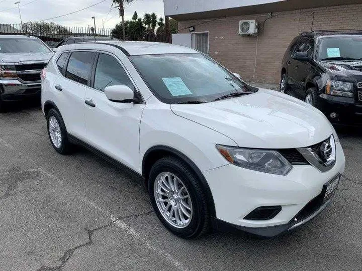 WHITE, 2016 NISSAN ROGUE Image 5