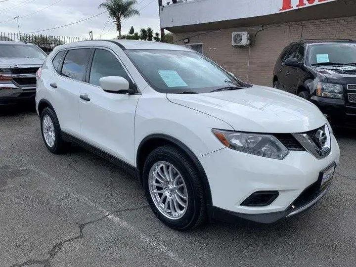 WHITE, 2016 NISSAN ROGUE Image 6