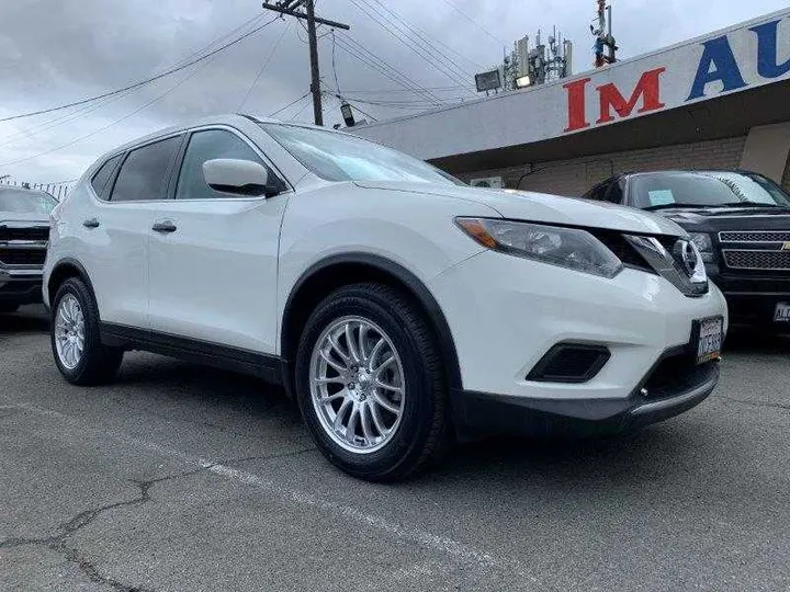 WHITE, 2016 NISSAN ROGUE Image 8